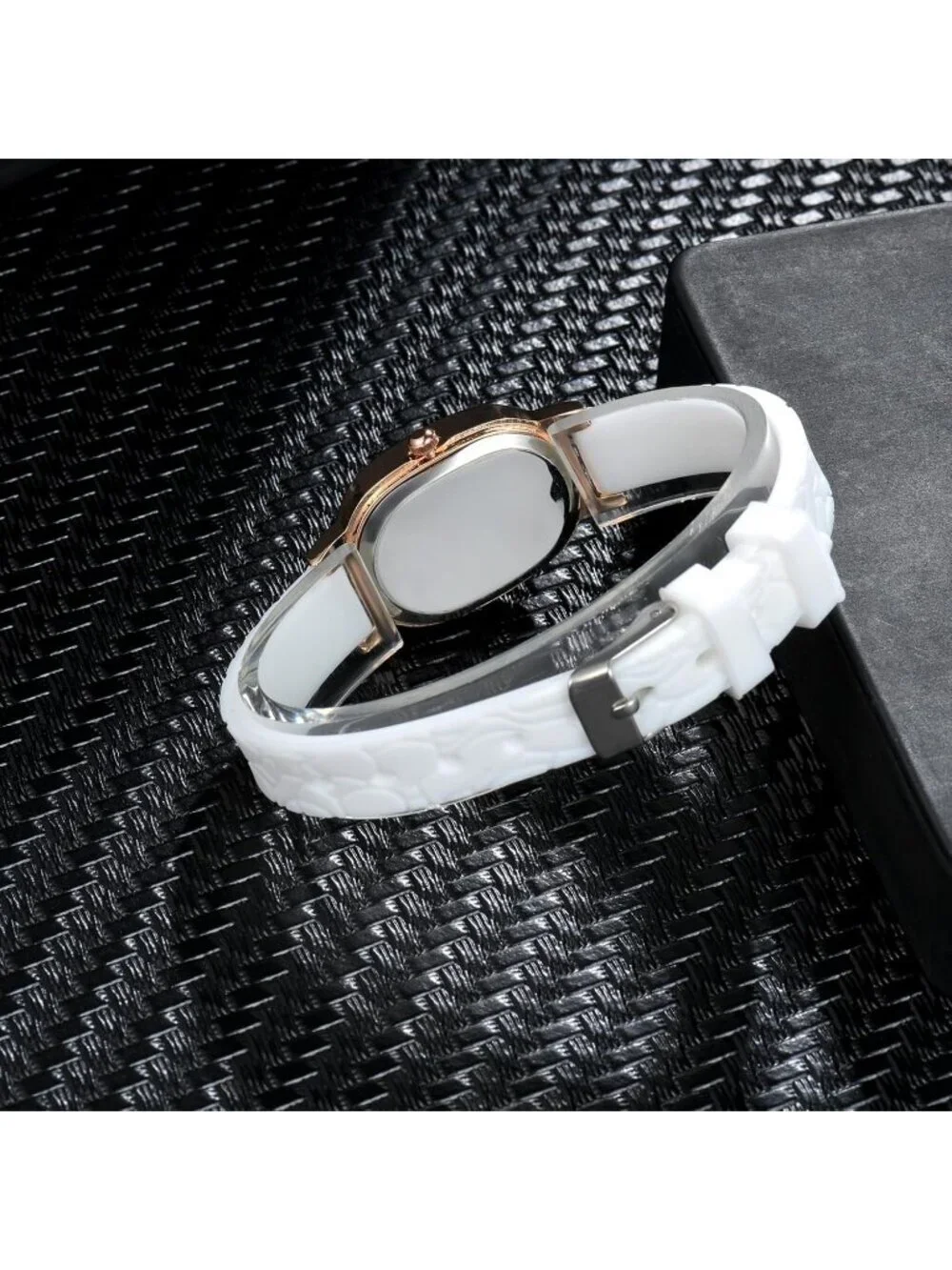 Women's White Analog Quartz Leather Simple Petite Oval Classic Casual Watch